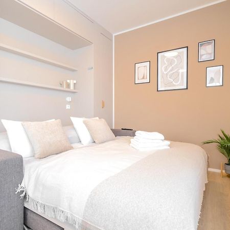 Апартаменты Bright 2Br - 8Th Floor, Balcony, Free Parking - By Gravity Прага Экстерьер фото