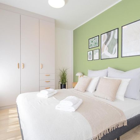 Апартаменты Bright 2Br - 8Th Floor, Balcony, Free Parking - By Gravity Прага Экстерьер фото