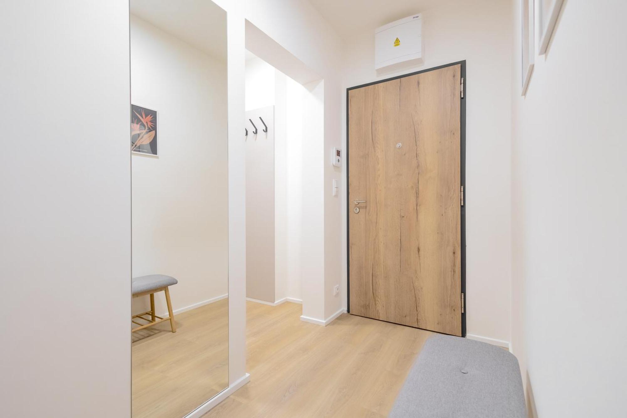 Апартаменты Bright 2Br - 8Th Floor, Balcony, Free Parking - By Gravity Прага Экстерьер фото