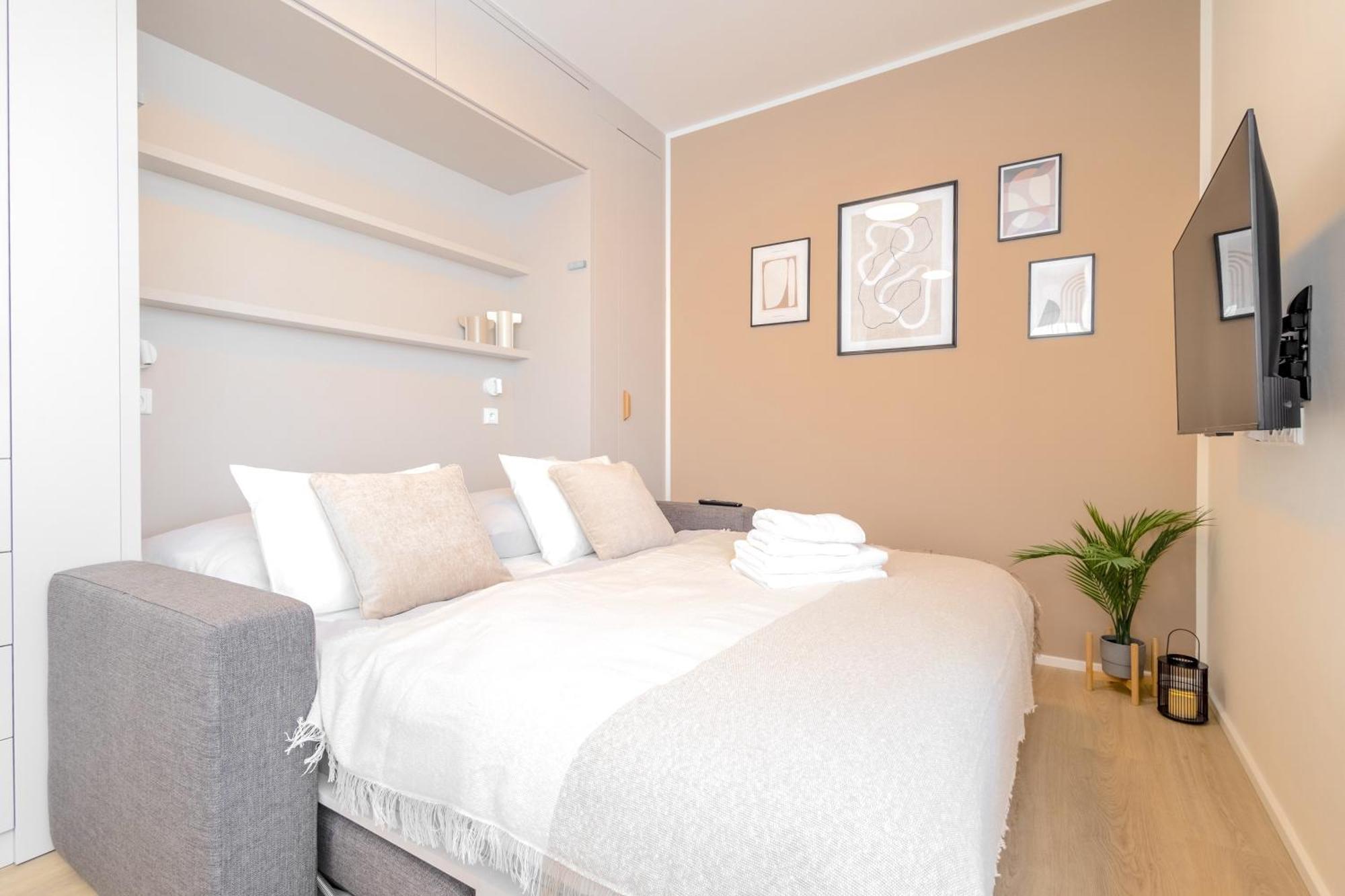 Апартаменты Bright 2Br - 8Th Floor, Balcony, Free Parking - By Gravity Прага Экстерьер фото