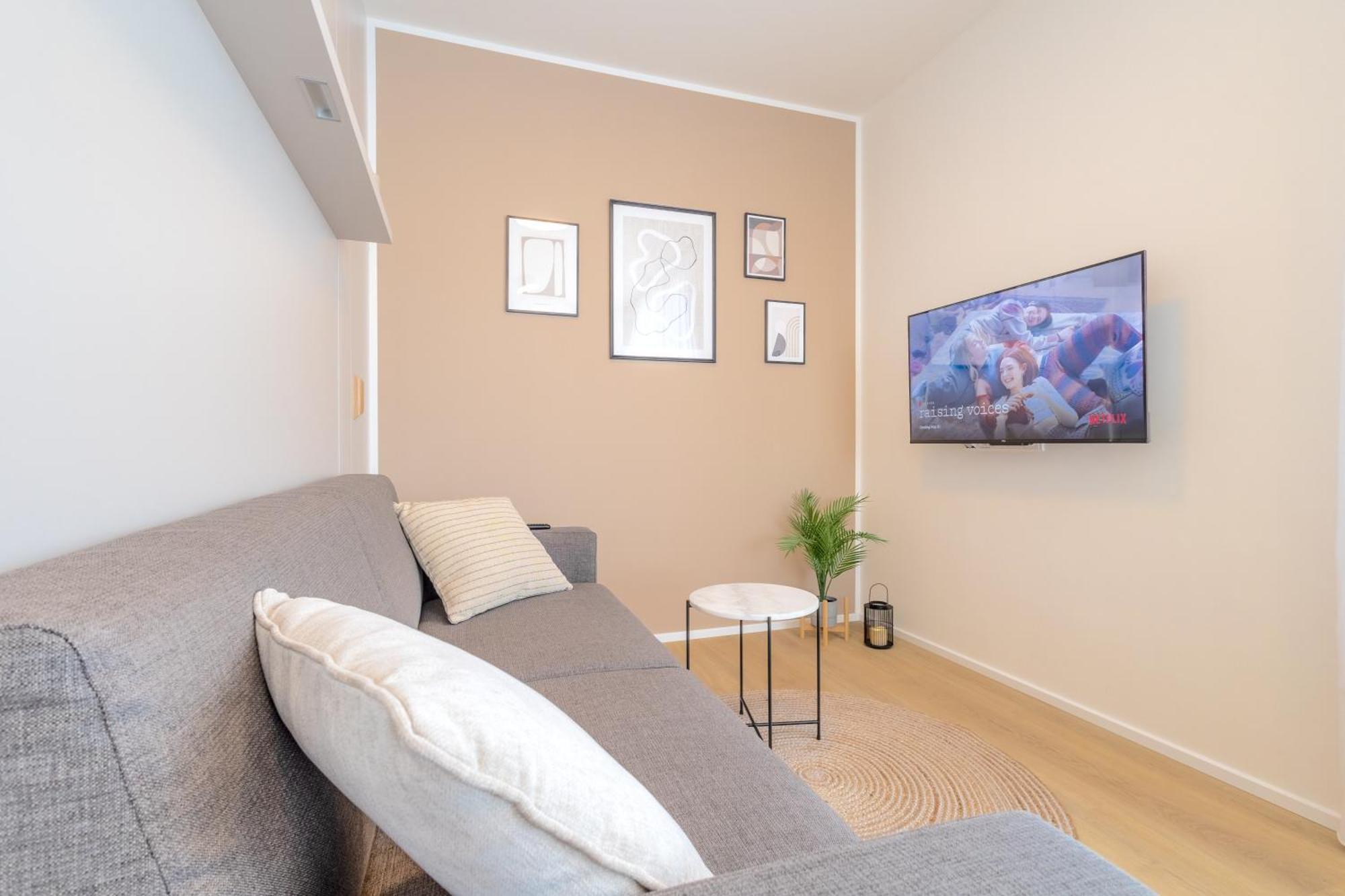 Апартаменты Bright 2Br - 8Th Floor, Balcony, Free Parking - By Gravity Прага Экстерьер фото