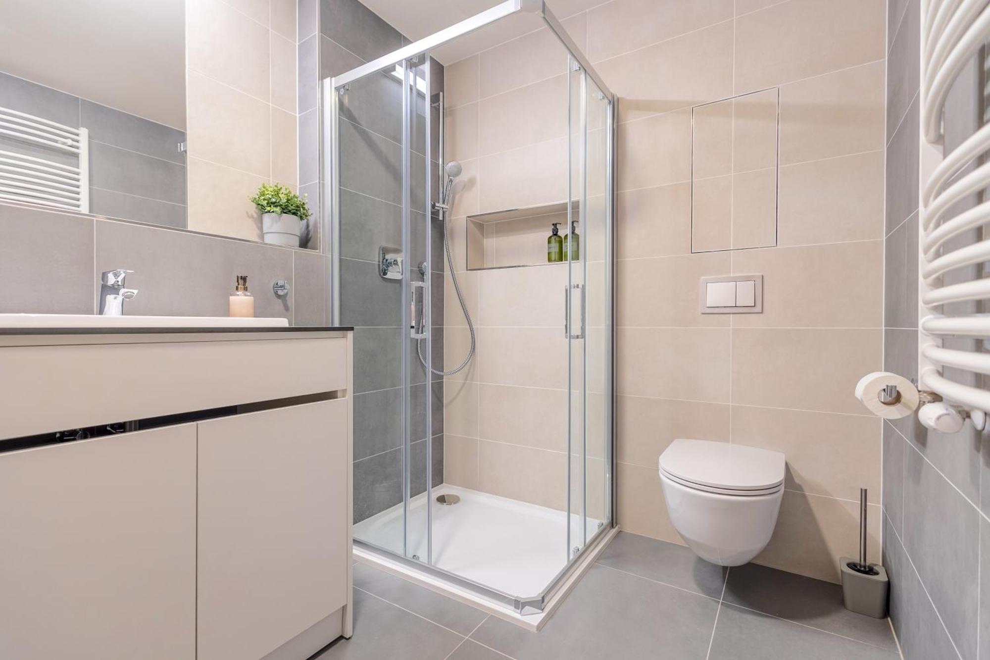 Апартаменты Bright 2Br - 8Th Floor, Balcony, Free Parking - By Gravity Прага Экстерьер фото