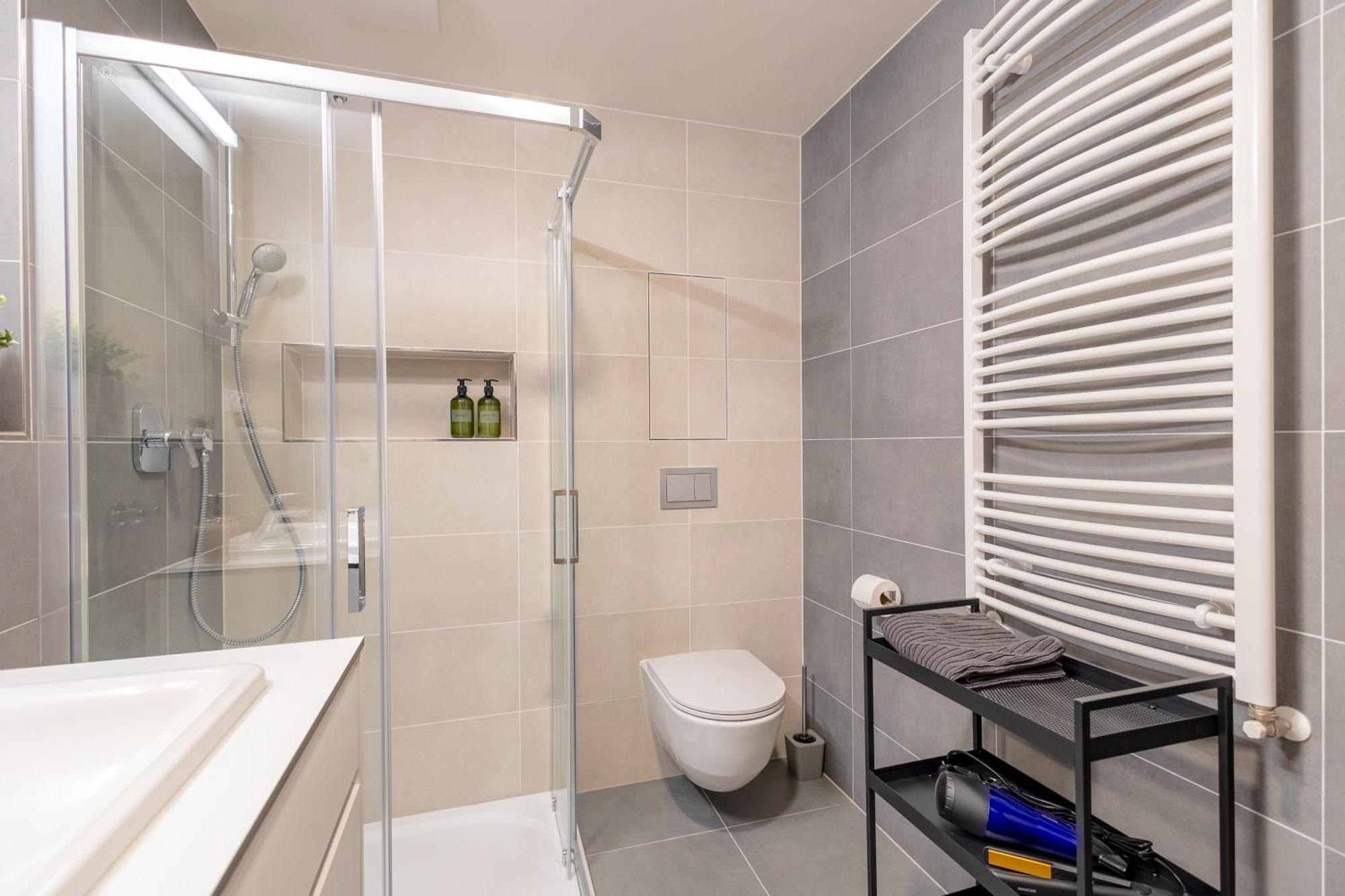 Апартаменты Bright 2Br - 8Th Floor, Balcony, Free Parking - By Gravity Прага Экстерьер фото