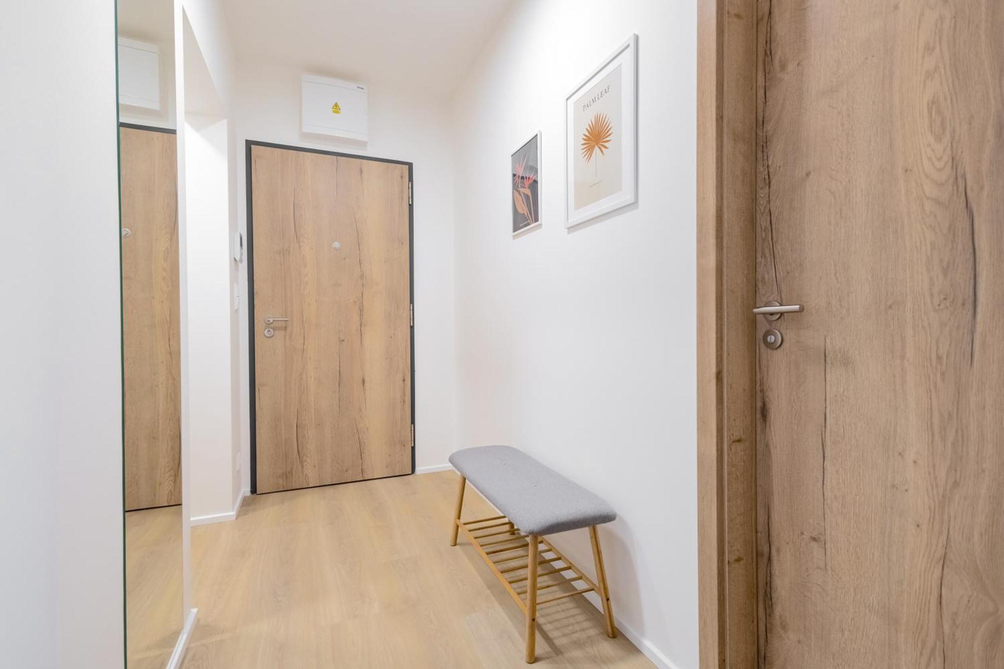 Апартаменты Bright 2Br - 8Th Floor, Balcony, Free Parking - By Gravity Прага Экстерьер фото