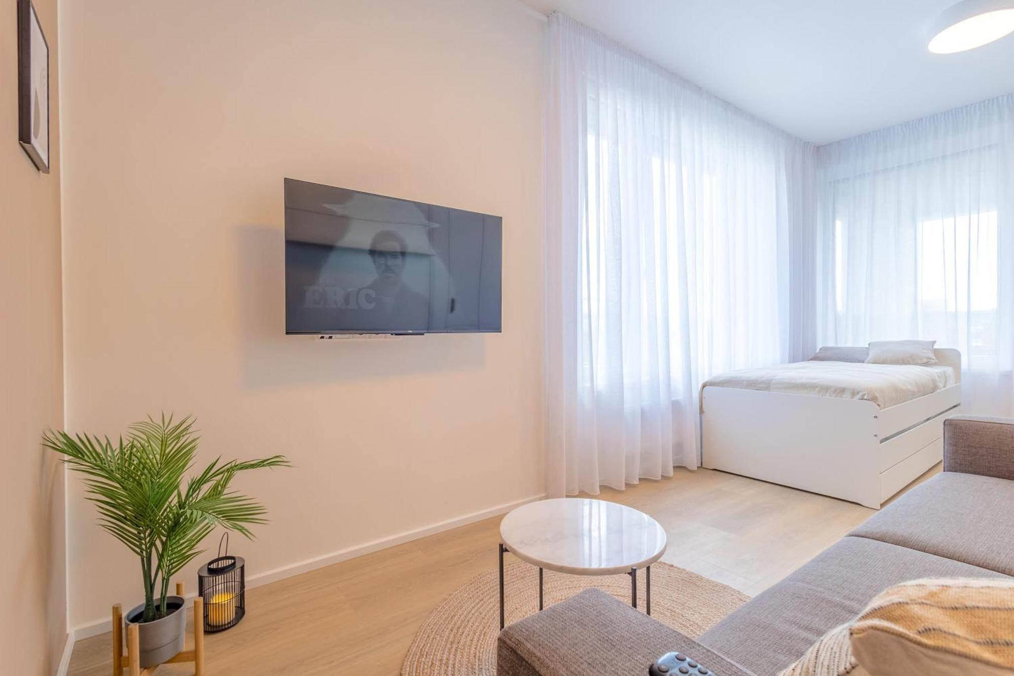 Апартаменты Bright 2Br - 8Th Floor, Balcony, Free Parking - By Gravity Прага Экстерьер фото