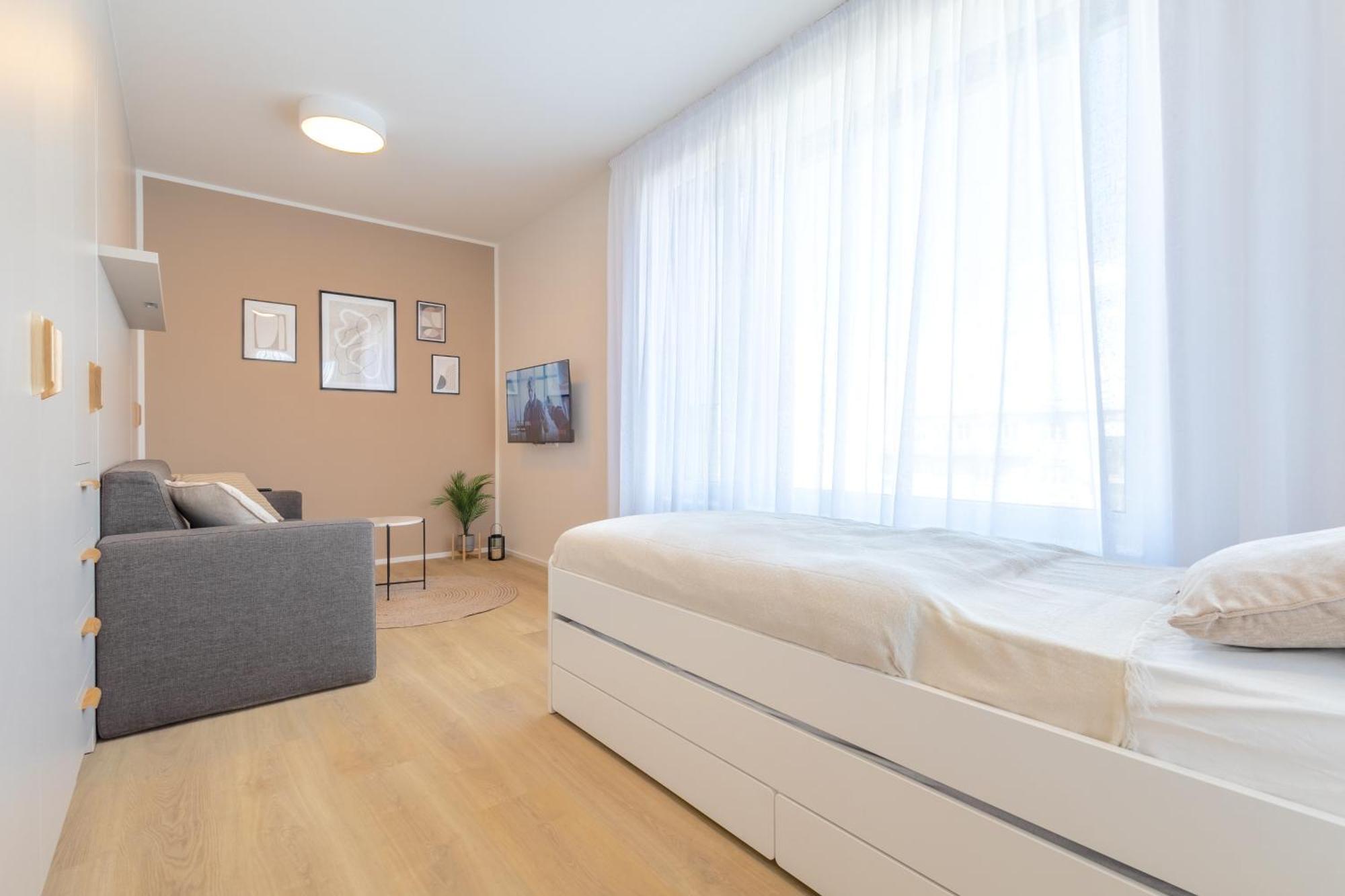 Апартаменты Bright 2Br - 8Th Floor, Balcony, Free Parking - By Gravity Прага Экстерьер фото