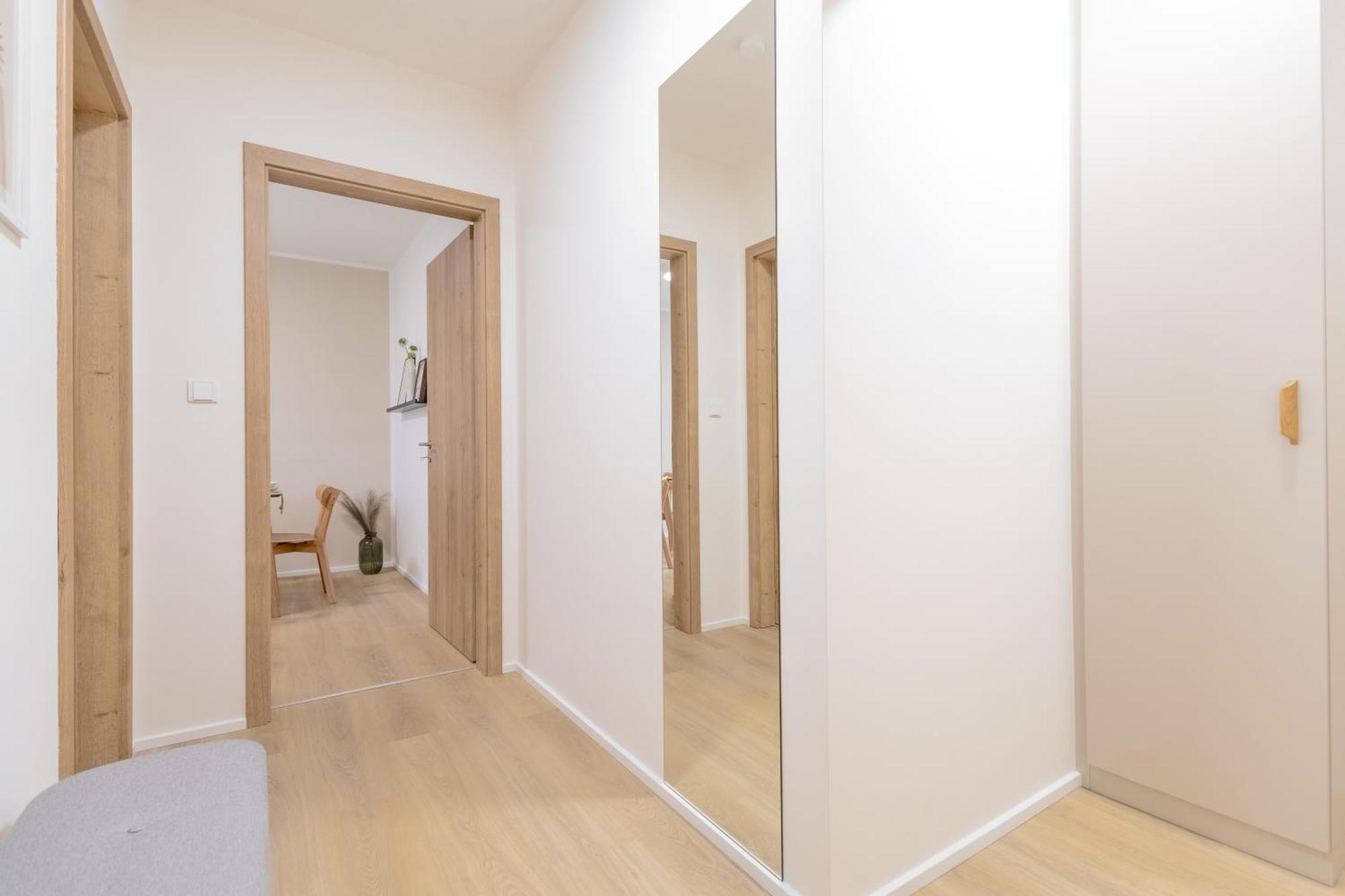 Апартаменты Bright 2Br - 8Th Floor, Balcony, Free Parking - By Gravity Прага Экстерьер фото