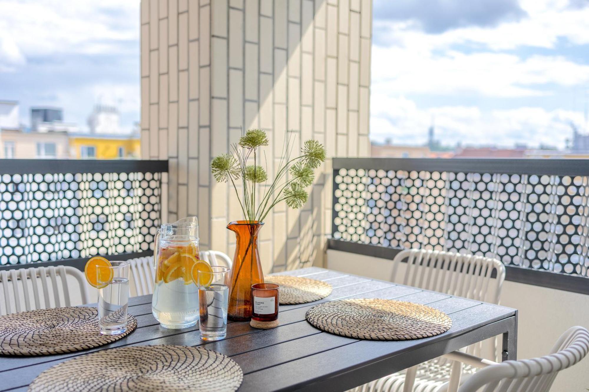 Апартаменты Bright 2Br - 8Th Floor, Balcony, Free Parking - By Gravity Прага Экстерьер фото