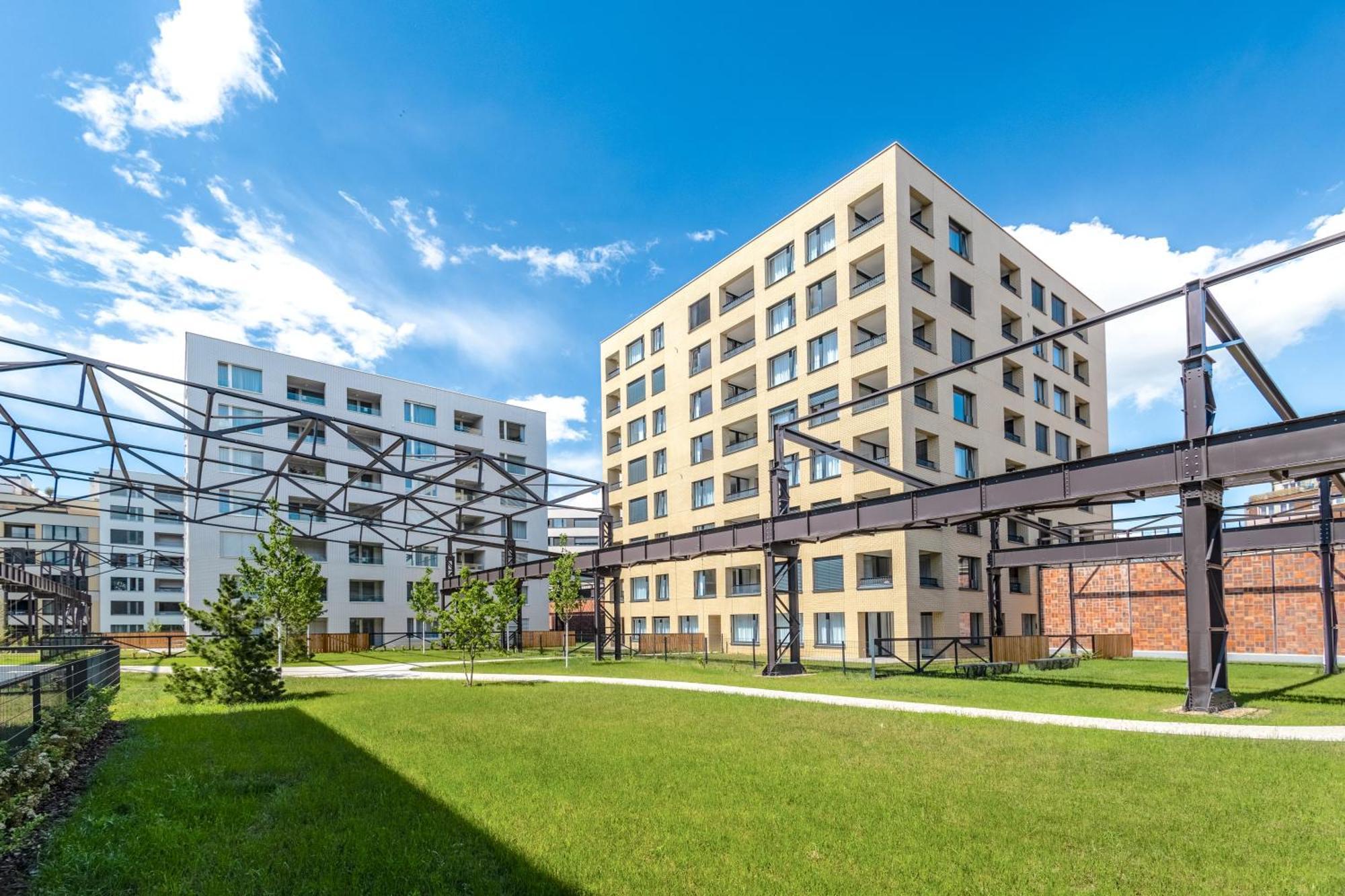 Апартаменты Bright 2Br - 8Th Floor, Balcony, Free Parking - By Gravity Прага Экстерьер фото