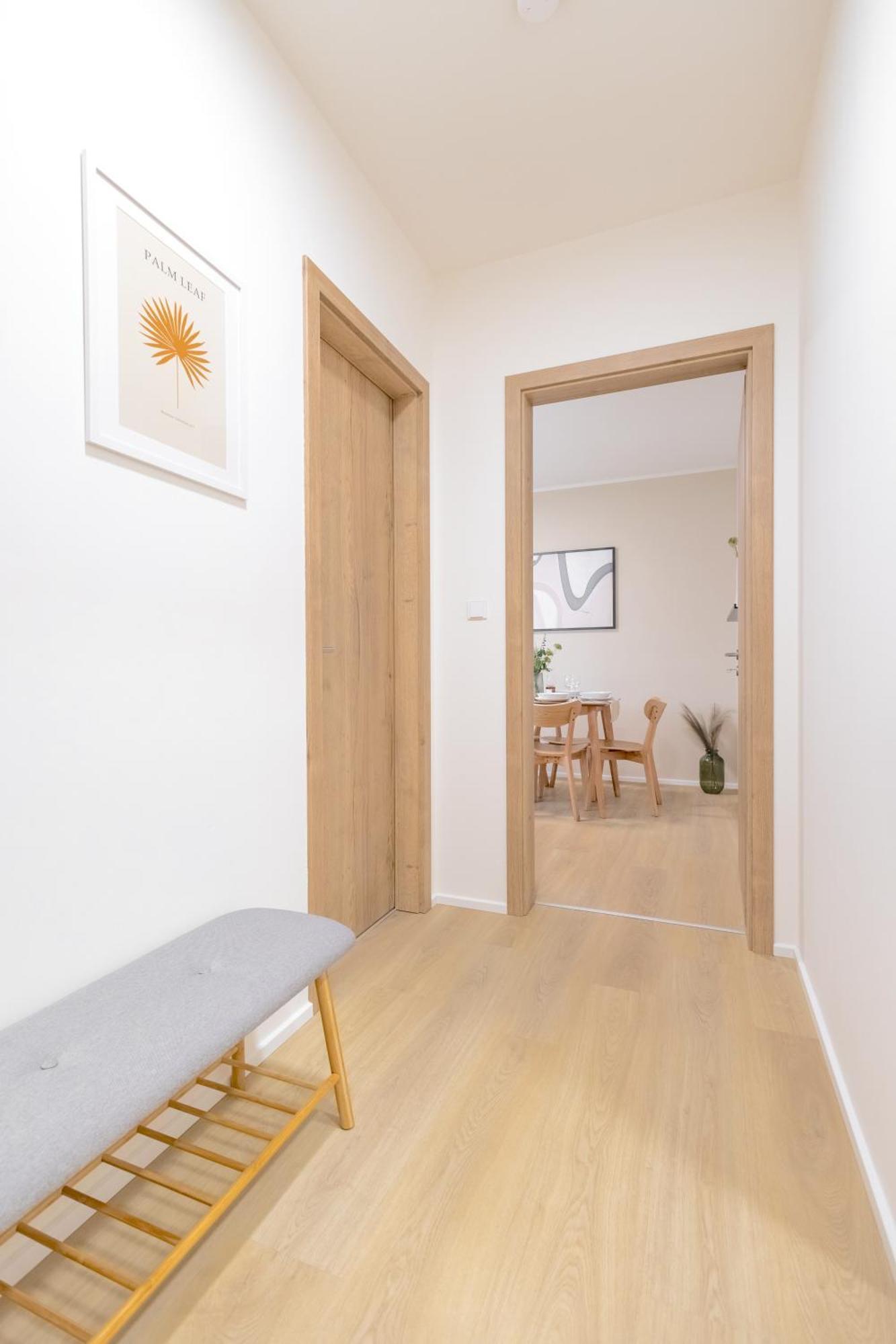 Апартаменты Bright 2Br - 8Th Floor, Balcony, Free Parking - By Gravity Прага Экстерьер фото