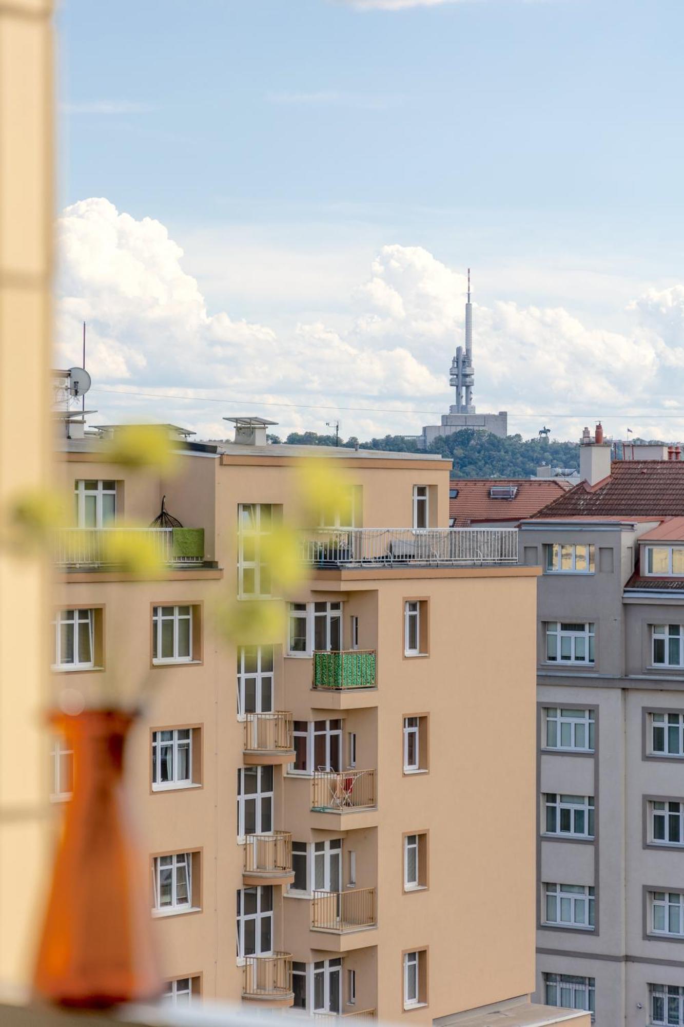 Апартаменты Bright 2Br - 8Th Floor, Balcony, Free Parking - By Gravity Прага Экстерьер фото