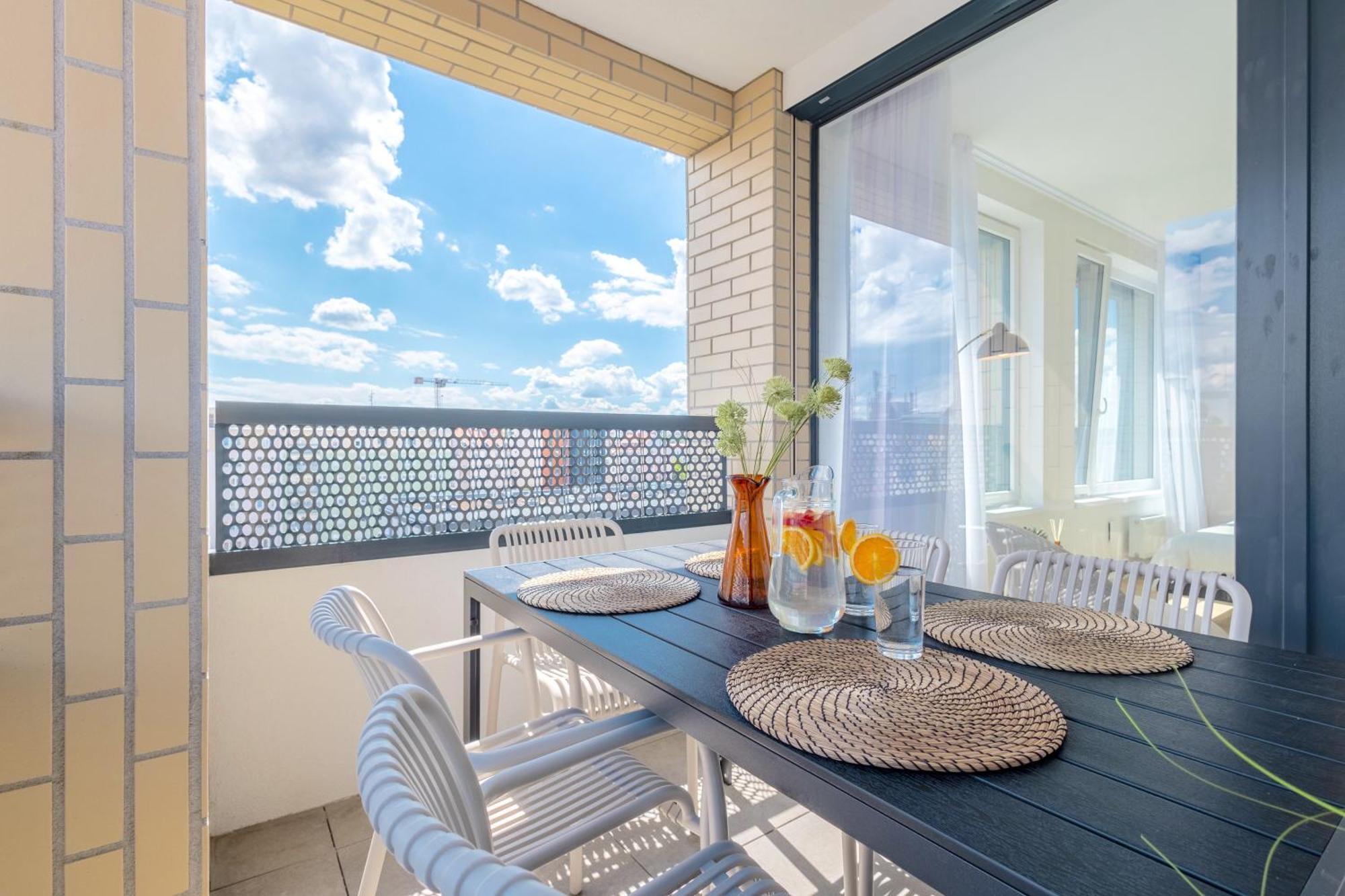 Апартаменты Bright 2Br - 8Th Floor, Balcony, Free Parking - By Gravity Прага Экстерьер фото