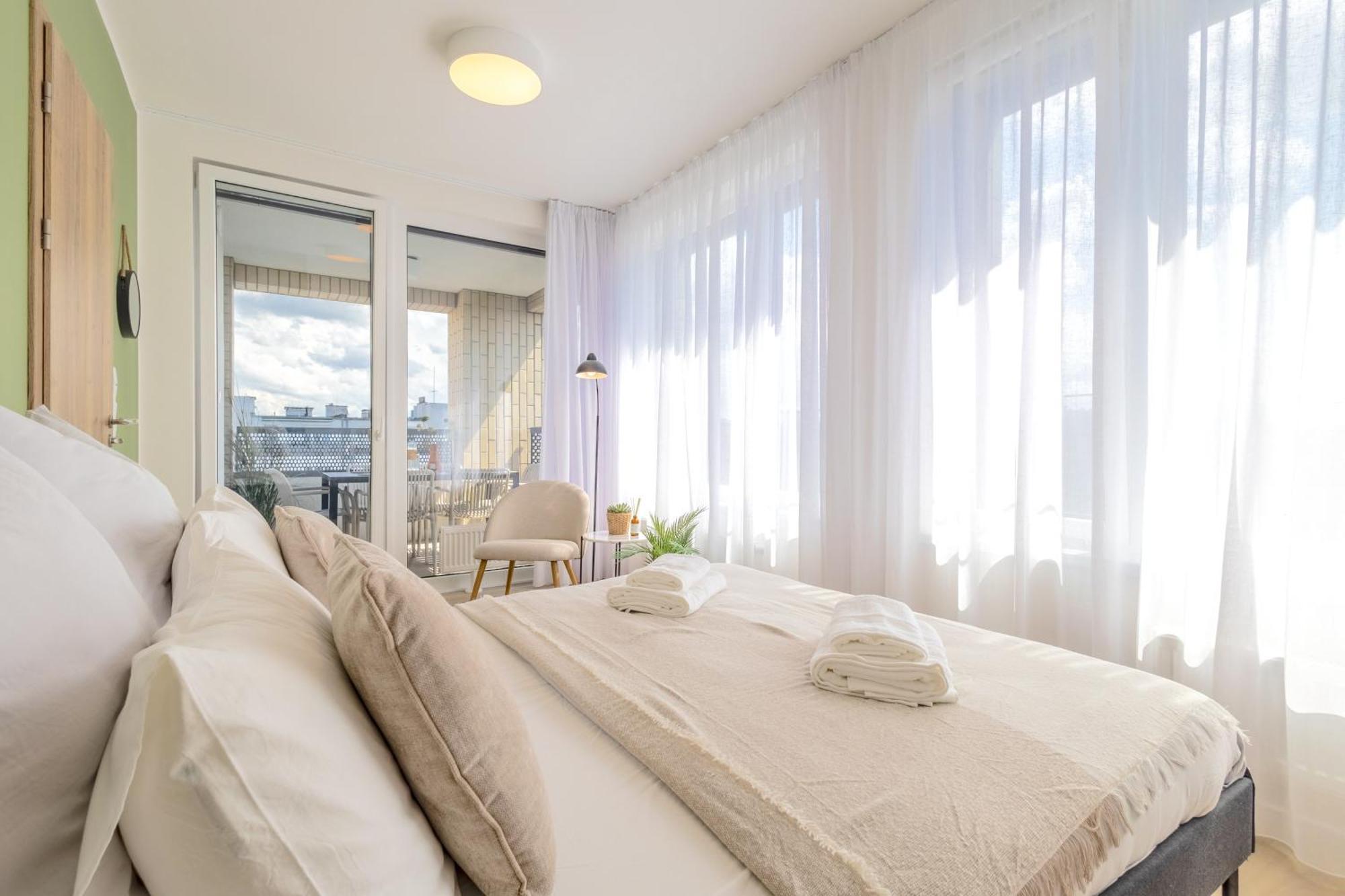 Апартаменты Bright 2Br - 8Th Floor, Balcony, Free Parking - By Gravity Прага Экстерьер фото