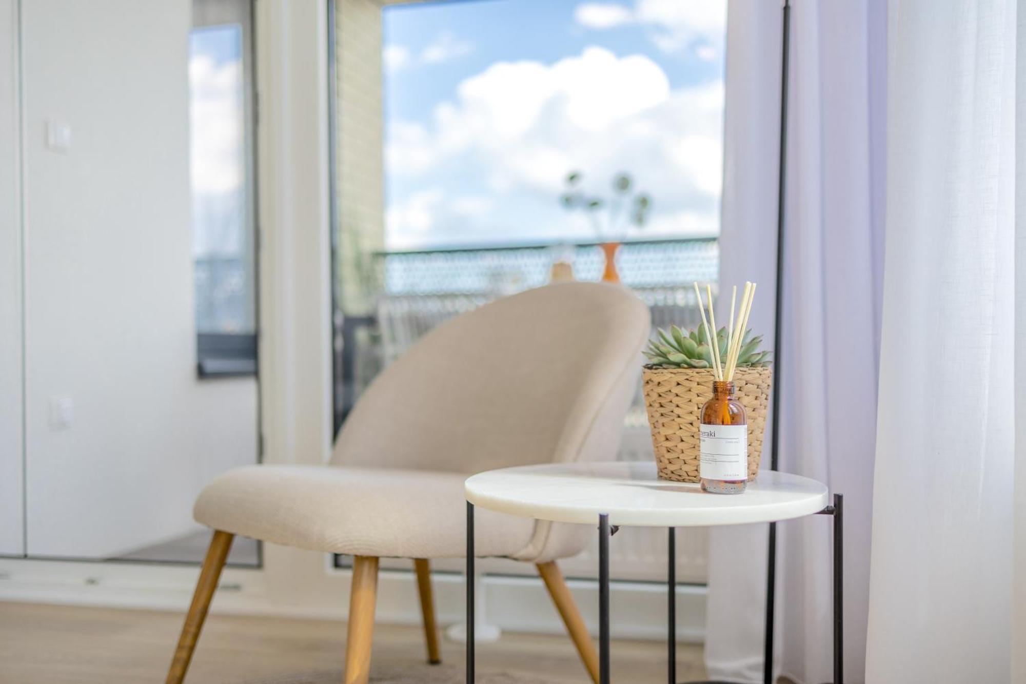 Апартаменты Bright 2Br - 8Th Floor, Balcony, Free Parking - By Gravity Прага Экстерьер фото