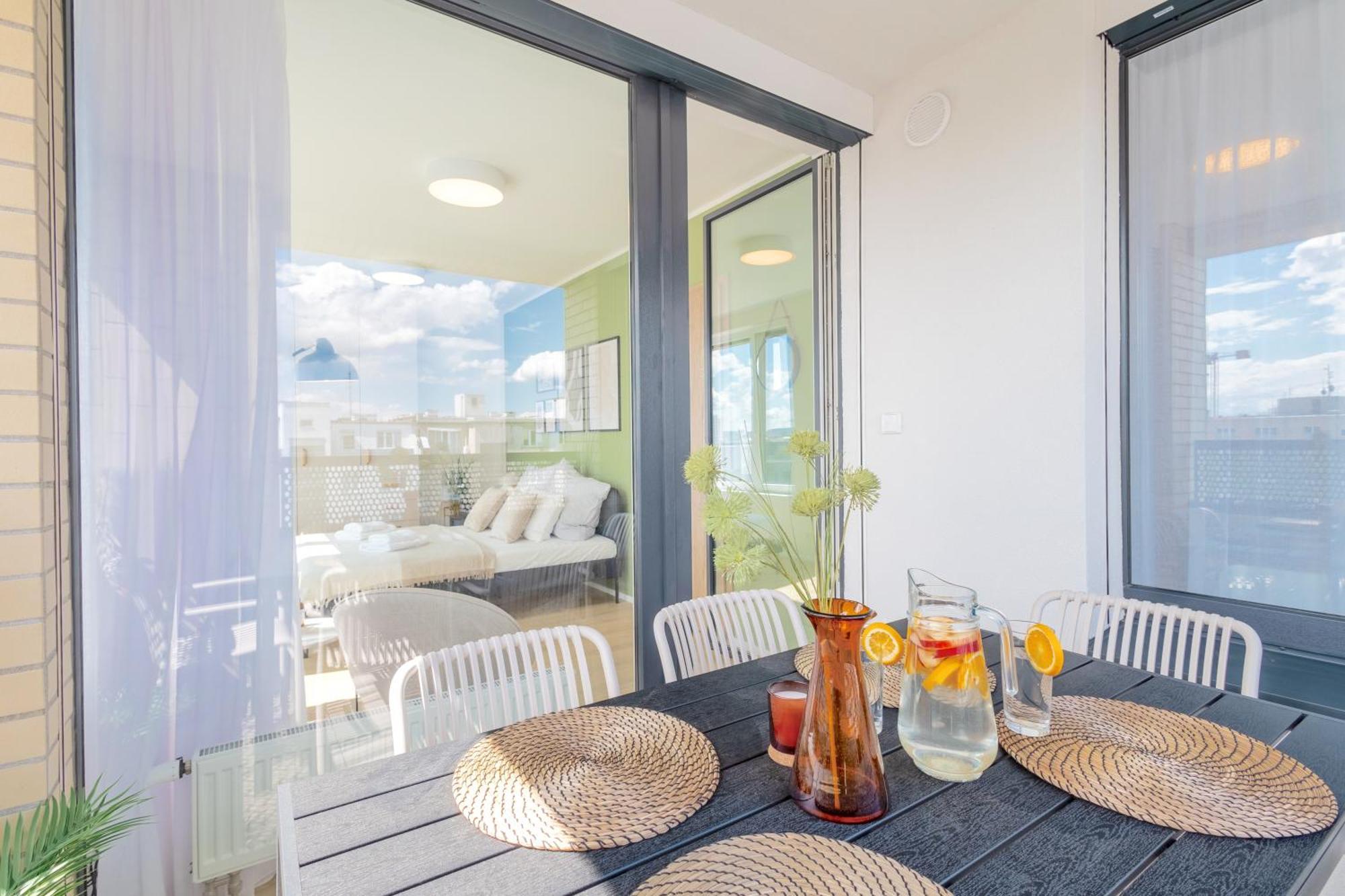 Апартаменты Bright 2Br - 8Th Floor, Balcony, Free Parking - By Gravity Прага Экстерьер фото